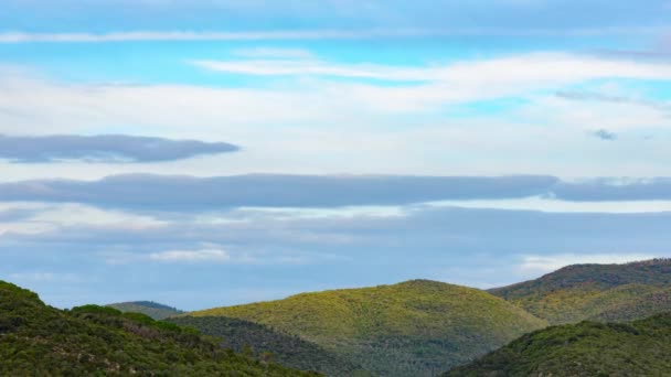 Kilátás Toszkán Hegyekre San Vincenzo Mögött Időeltolódás Mediterrán Növényzettel Felhőkkel — Stock videók