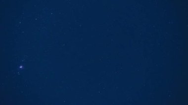 Orion takımyıldızının, Orion bulutsusu ve kuşak yıldızları Alnitak, Alnilam ve Mintaka ile birlikte Astro zaman kavramı.