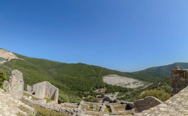 Rocca di San Silvestro, Campiglia Marittima, Toskana, İtalya 'da terk edilmiş eski bir ortaçağ kalesi.