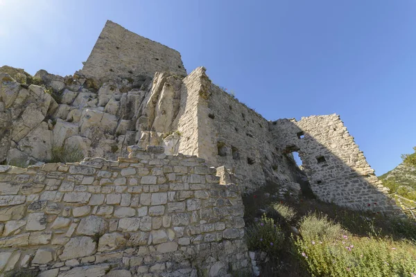 Rocca di San Silvestro, Campiglia Marittima, Toskana, İtalya 'da terk edilmiş eski bir ortaçağ kalesi.