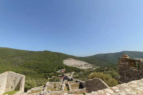 Rocca di San Silvestro, Campiglia Marittima, Toskana, İtalya 'da terk edilmiş eski bir ortaçağ kalesi.