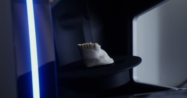 Escaneo 3D del molde de la mandíbula para crear dentaduras postizas — Vídeo de stock