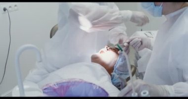 Modern bir klinikte diş tedavisi