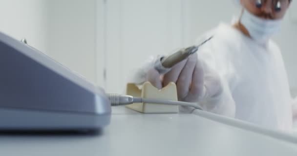 Traitement dentaire dans une clinique médicale moderne — Video