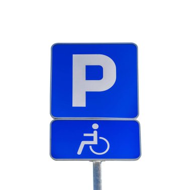 Engelliler için park yeri ve park yeri tabelası için büyük mavi P işareti.