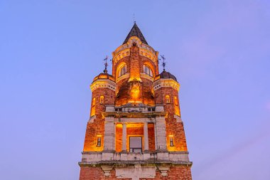 Gece vakti Gardos, Belgrad ve Sırbistan 'da kulenin tepesinde ışık