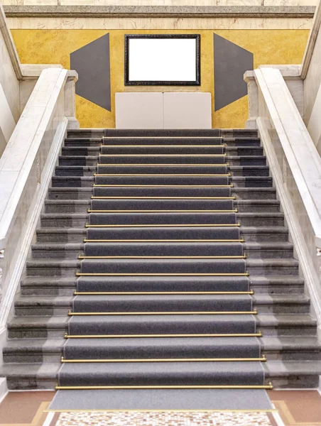 Escadaria Luxuosa Com Degraus Mármore Armação Preta Antiga Luxo Superior — Fotografia de Stock