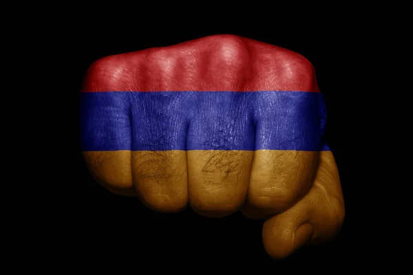 Flagge Armeniens Auf Starker Faust Auf Schwarzem Hintergrund Gemalt — Stockfoto