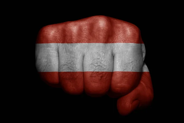 奥地利国旗用粗壮的拳头画在黑色的背景上 — 图库照片