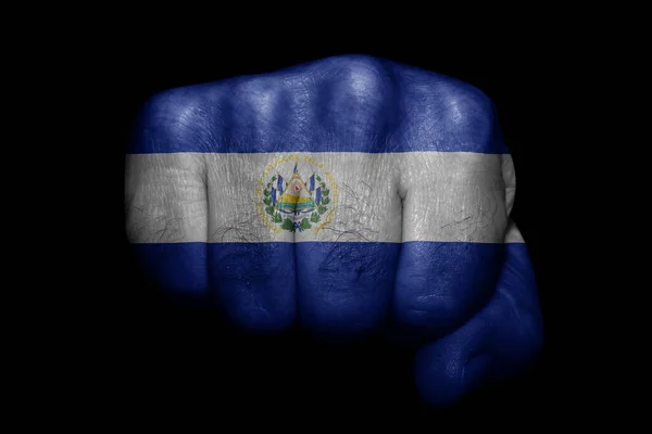 Флаг Сальвадора Нарисован Сильном Кулаке Черном Фоне — стоковое фото