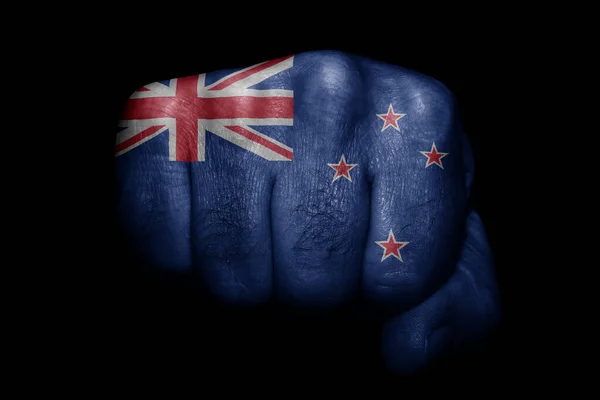 Flagga Nya Zeeland Målade Stark Knytnäve Svart Bakgrund — Stockfoto