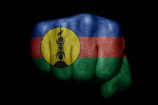 Vlag Van Nieuw Caledonië Geschilderd Sterke Vuist Zwarte Achtergrond — Stockfoto