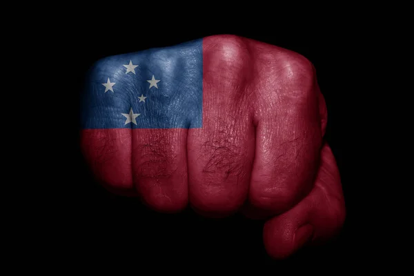 Флаг Самоа Нарисован Сильном Кулаке Черном Фоне — стоковое фото
