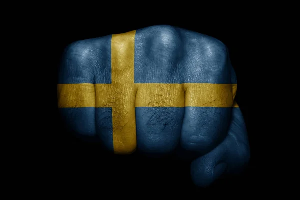 Flagga Sverige Målad Stark Knytnäve Svart Bakgrund — Stockfoto