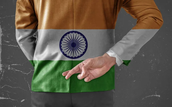 Üzletember Dzseki Indiai Zászlóval Keresztbe Tett Ujjakkal Háta Mögött — Stock Fotó