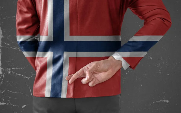 Obchodník Bunda Vlajkou Norska Prsty Zkříženými Zády — Stock fotografie