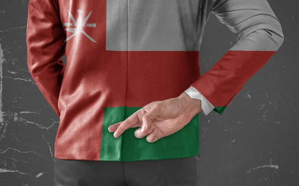 Бизнесмен Куртка Флагом Омана Скрещенными Спиной Пальцами — стоковое фото