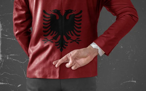 Chaqueta Bandera Albania Empresario Con Los Dedos Cruzados Detrás Espalda —  Fotos de Stock