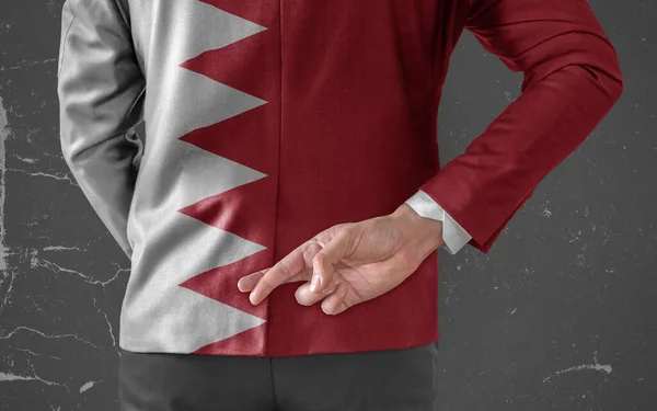 Chaqueta Bandera América Bahréin Con Los Dedos Cruzados Detrás Espalda —  Fotos de Stock