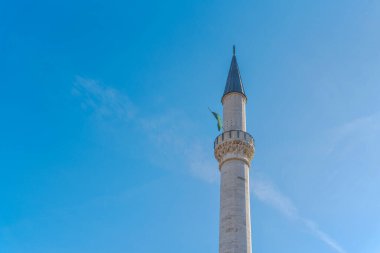 Bana Luka 'da bayraklı bir minare 