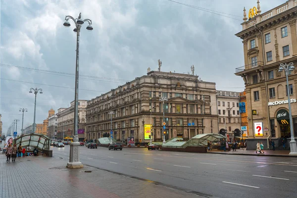 Minsk Belarus Листопада 2019 Люди Йдуть Центральною Вулицею Індепенденс Авеню — стокове фото