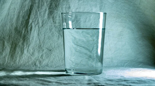 Glass Water Light Dark Bluish Environment Reflections Side Light — Stock Photo, Image