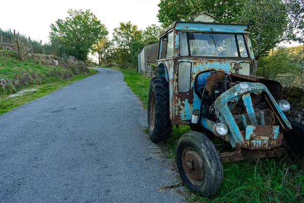 Abandoned Agricultural Tractor Rusty Nostalgia Old Times — Stock Photo, Image