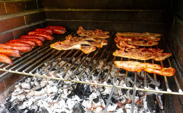 Churrasco Com Variedade Carnes Para Grelhar Com Uma Mão Com — Fotografia de Stock