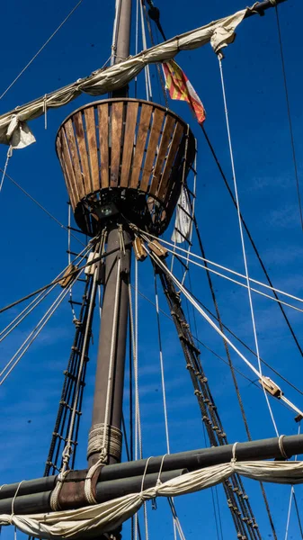 Kind Basket Carried First Ships Central Mast See Discover Land — Stock Photo, Image