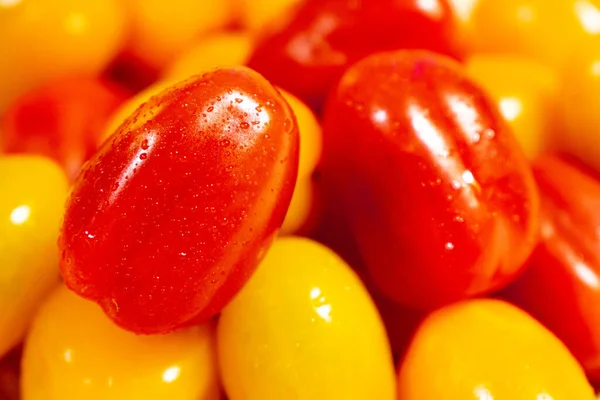 sarı ve kırmızı kiraz domatesleri