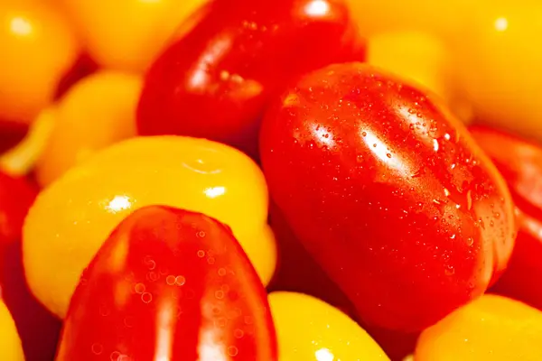 sarı ve kırmızı kiraz domatesleri