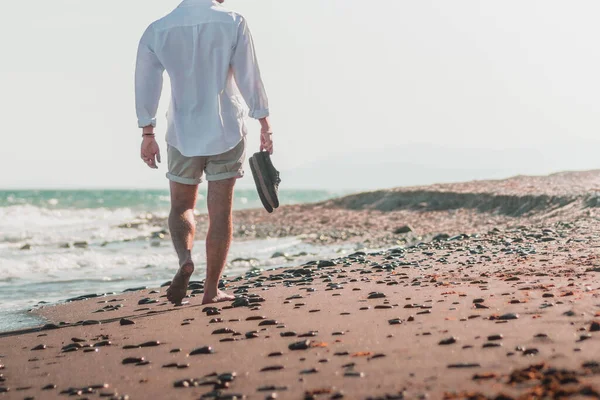 3. Sahilde Bir Çocuğun Yürüyüşü