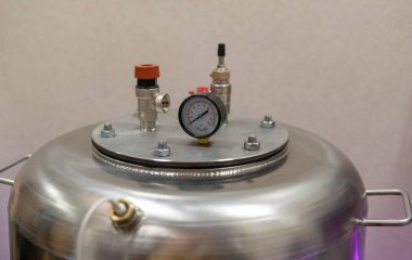 Sterilizasyon için paslanmaz çelikten yapılmış otoklavlar. Endüstriyel gıda üretimi, gıda güvenliği