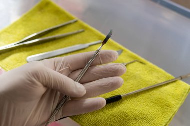 Tıbbi araç. Mikolojide metal enstrüman kullanımı