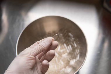 Beslenme takviyeleri için boş kapsüller. Kapsüller için sebze selülozu. Kendin yap mikrodoz kurslarını yakından çek.