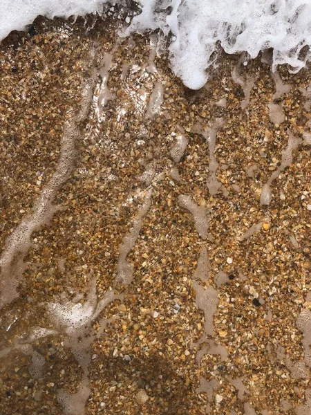 Karadeniz kıyısında sarı kum