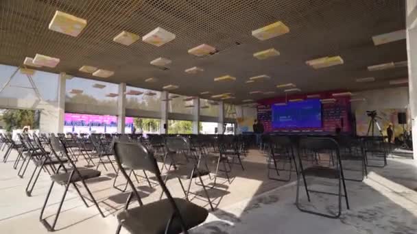 September 18, 2019. Mariupol, Ukraine. - Empty large auditorium conference hall with large led display and chairs. Lecture assembly hall with screen prepared for visitors. — Stock video