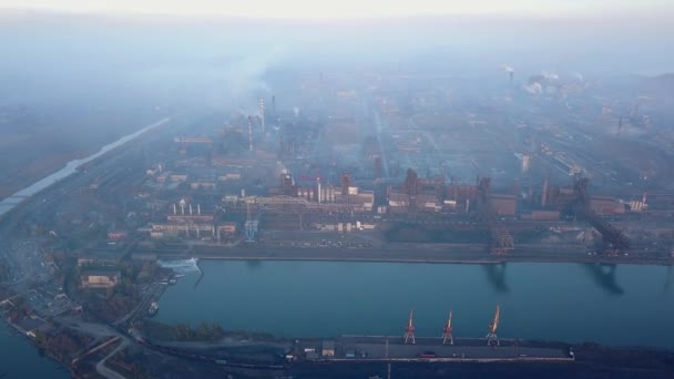 24 May 2019 - Mariupol, Ukraine. Azovstal metallurgical plant. Aerial of industrial city with air, river water pollution from blast furnaces near sea. Dirty smoke, smog from pipes of steel factory. — Stok video