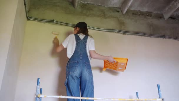 Professional Painter Female Paints Wall Roller Scaffolding Construction Site Young — Wideo stockowe