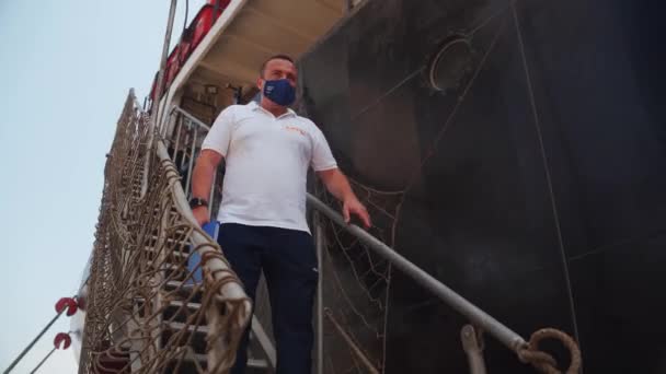 2021 Μαριούπολη Ουκρανία Ukrtransagro Llc Ναυτιλιακός Πράκτορας Κατεβαίνει Ογκώδες Πλοίο — Αρχείο Βίντεο