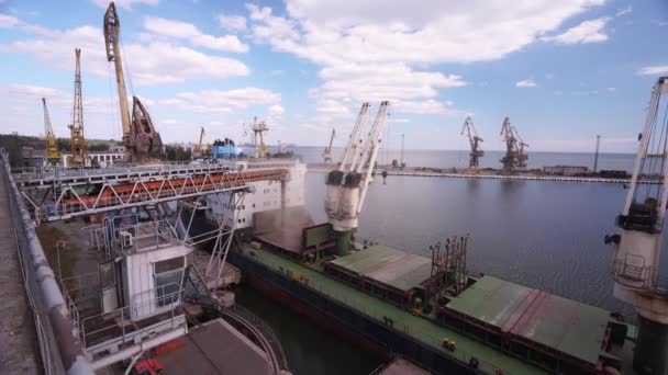 Ładunek Pszenicy Kontenera Ładunkowego Statku Masowego Terminalu Zboża Morskiego Porcie — Wideo stockowe