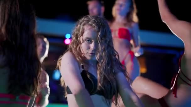 Pretty Woman Bikini Dancing Hanging Out Friends Night Pool Party — Vídeo de Stock