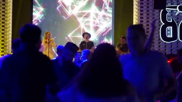 Mariupol Ucraina Luglio 2021 Banda Musicale Con Cantante Chitarrista Batterista — Video Stock