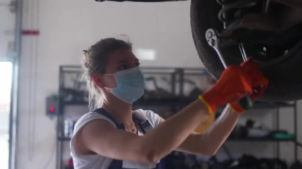 Female Mechanic Repairing Car Suspension Strong Woman Working Socket Wrench — Stock Video