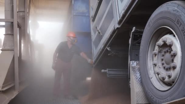 2021 Mariupol Oekraïne Ukrtransagro Llc Graan Vrachtwagen Lossen Verheffen Hydraulische — Stockvideo