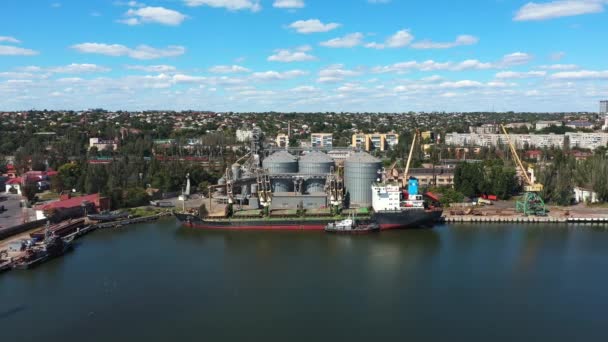 2021 Mariupol Ukraine Ukrtransagro Llc Aerial Grain Loading Bulker Ship — Stock Video