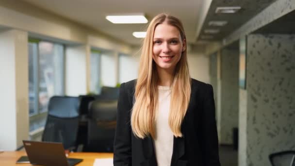 Smiling Caucasian Business Woman Formal Outfit Looking Camera Standing Office — Vídeo de Stock