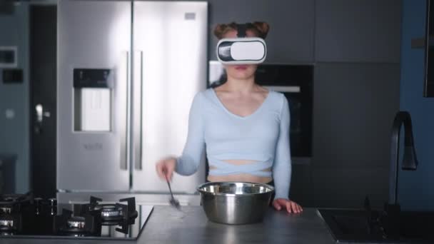 Futuristic Concept Woman Avatar Virtual Reality Headset Makes Food Kitchen — Vídeos de Stock