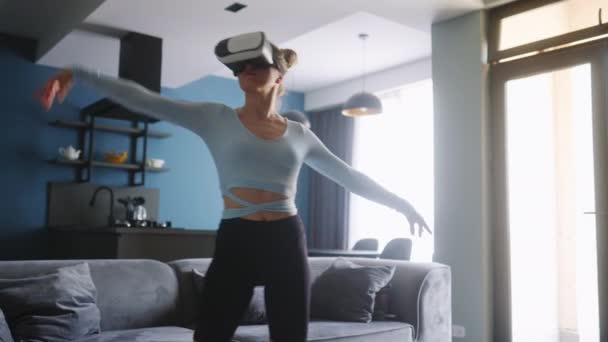 Futuristic Girl Dancing Contemporary Headset Social Media Platform Media Living — Vídeo de Stock