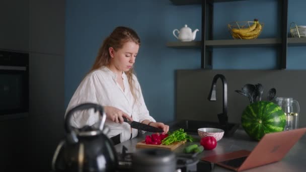 Caucasian Woman Making Salad Vegetables Modern Kitchen Island Young Female — ストック動画